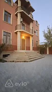 Kirayə verilir 9 otaqlı həyət evi 500 m²
