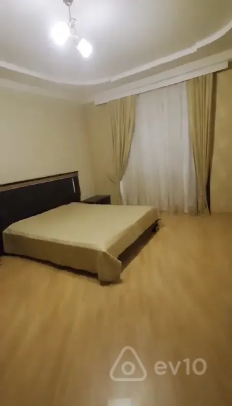 Kirayə verilir 9 otaqlı həyət evi 500 m²