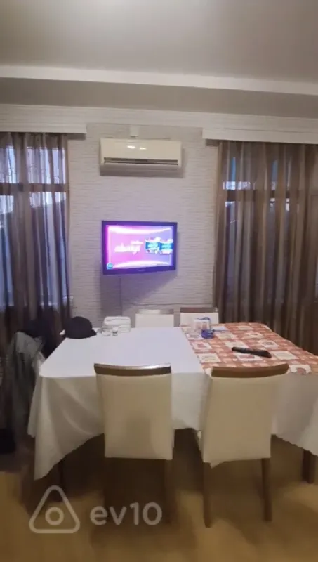 Kirayə verilir 9 otaqlı həyət evi 500 m²