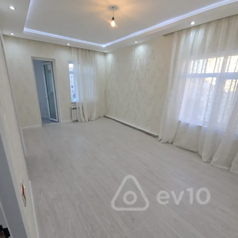 Satılır 2 otaqlı köhnə tikili 50 m²