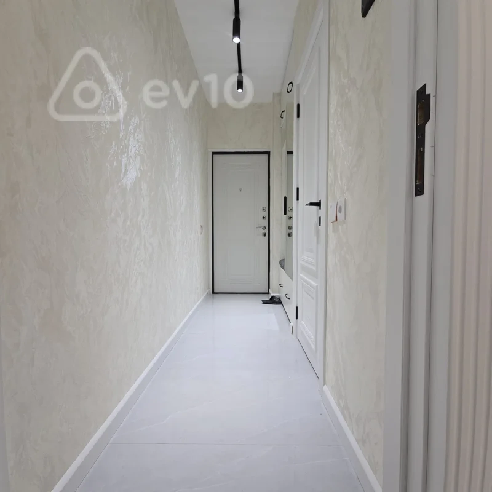 Satılır 2 otaqlı köhnə tikili 50 m²