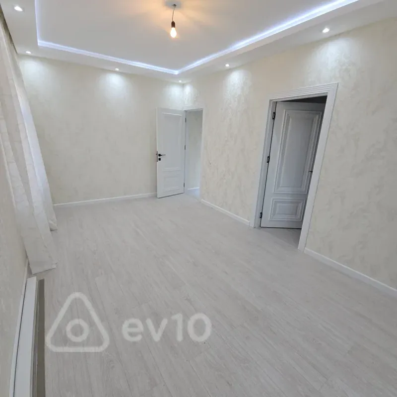 Satılır 2 otaqlı köhnə tikili 50 m²