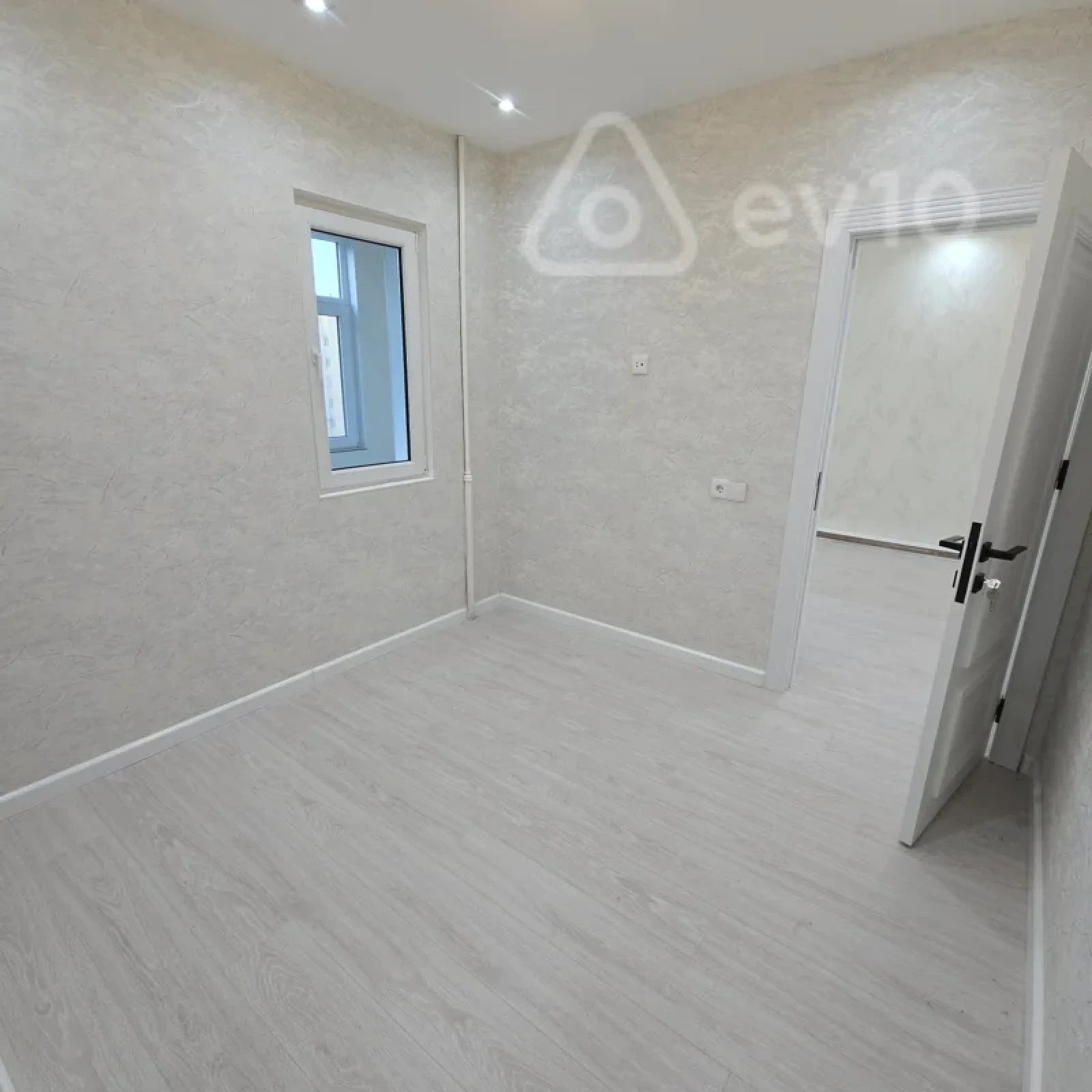 Satılır 2 otaqlı köhnə tikili 50 m²