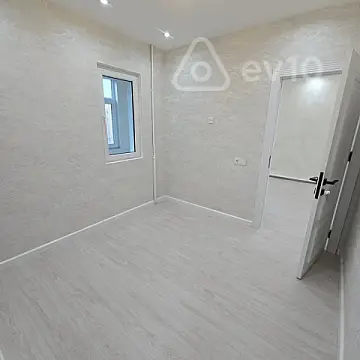 Satılır 2 otaqlı köhnə tikili 50 m²