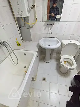 Kirayə verilir 2 otaqlı köhnə tikili 60 m²