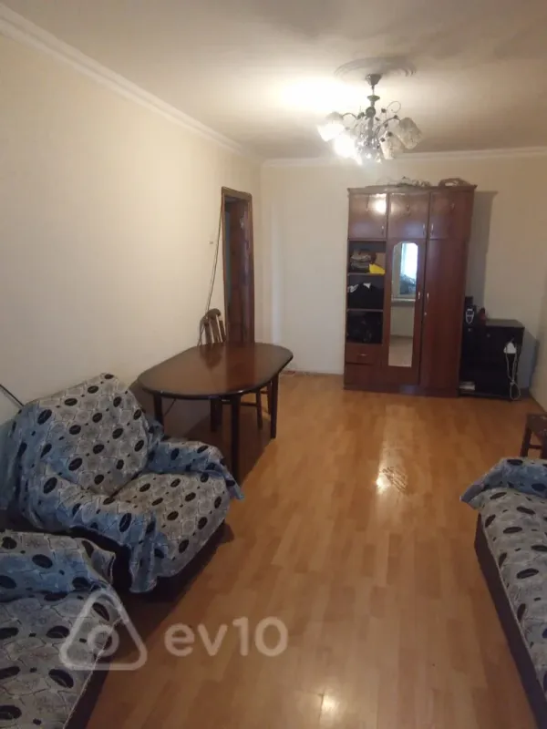 Kirayə verilir 2 otaqlı köhnə tikili 60 m²