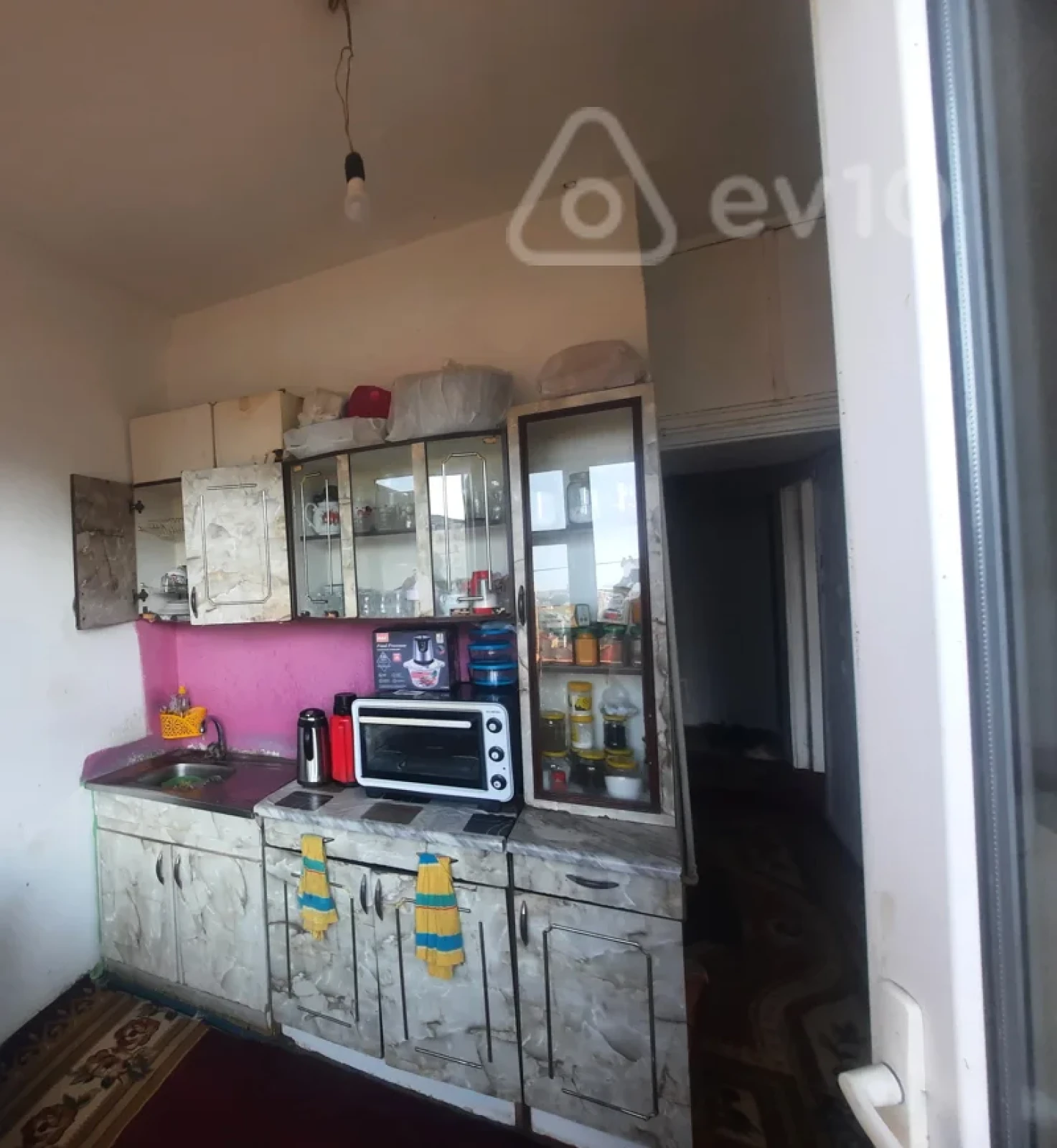 Satılır 2 otaqlı köhnə tikili 65 m²