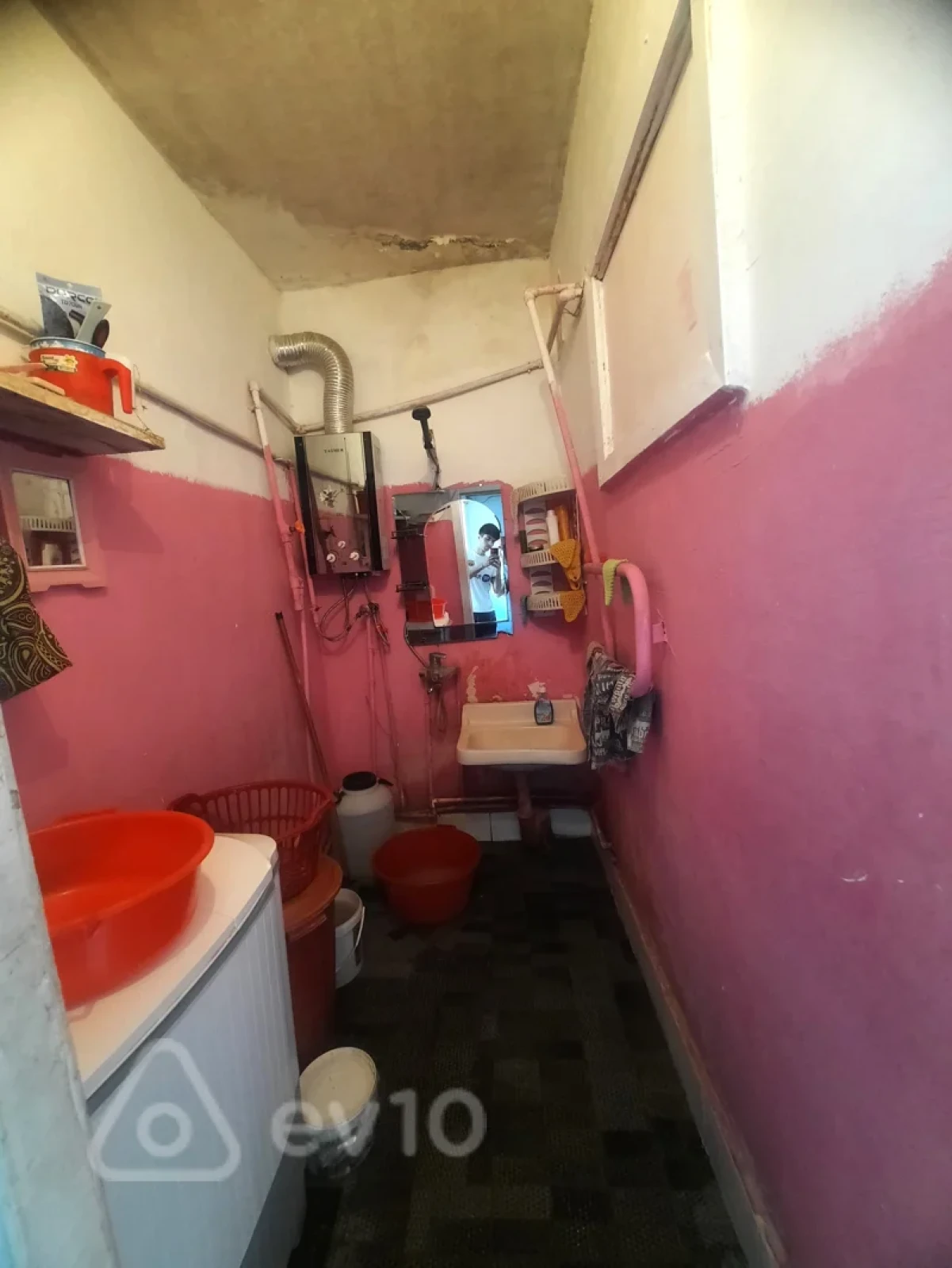 Satılır 2 otaqlı köhnə tikili 65 m²