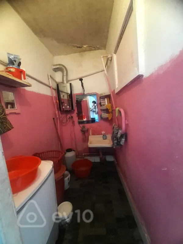 Satılır 2 otaqlı köhnə tikili 65 m²