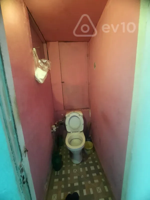 Satılır 2 otaqlı köhnə tikili 65 m²