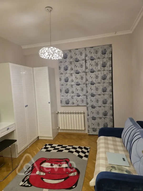 Kirayə verilir 4 otaqlı yeni tikili 139 m²