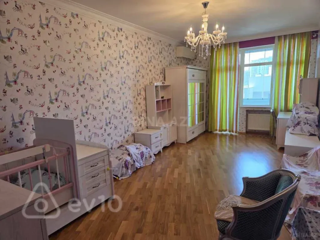 Kirayə verilir 4 otaqlı yeni tikili 139 m²