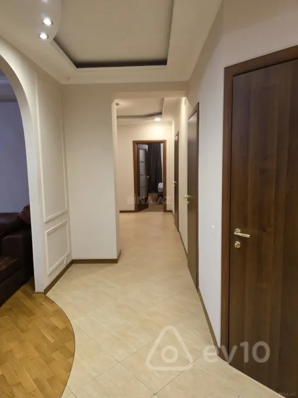 Kirayə verilir 4 otaqlı yeni tikili 139 m²