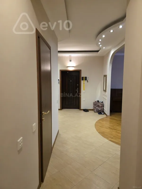 Kirayə verilir 4 otaqlı yeni tikili 139 m²