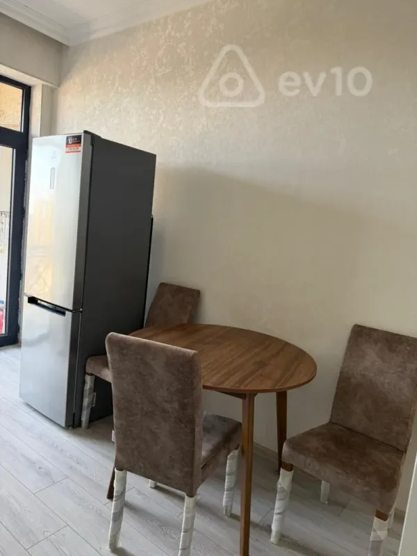 Kirayə verilir 2 otaqlı yeni tikili 75 m²