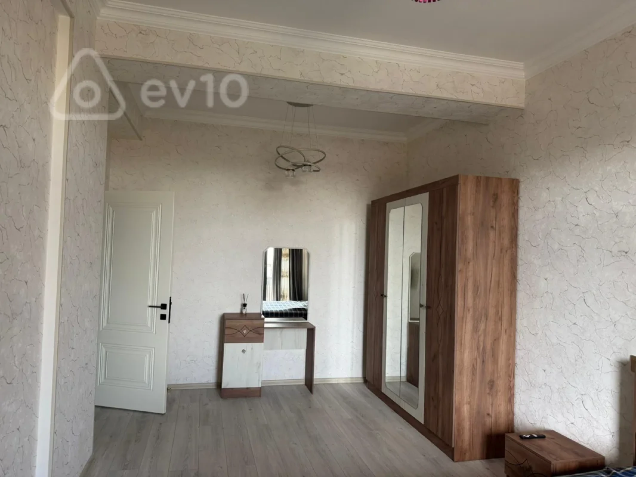 Kirayə verilir 2 otaqlı yeni tikili 75 m²