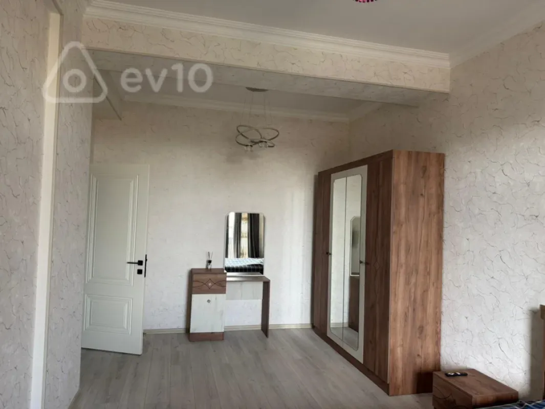 Kirayə verilir 2 otaqlı yeni tikili 75 m²