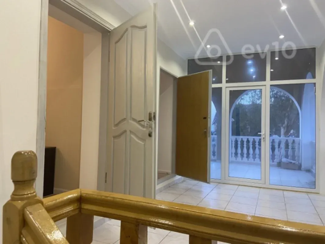 Satılır 4 otaqlı həyət evi 160 m²