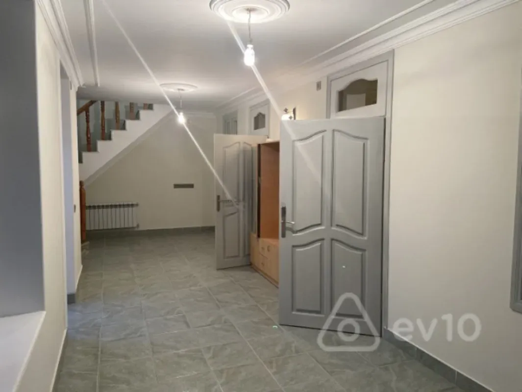 Satılır 4 otaqlı həyət evi 160 m²