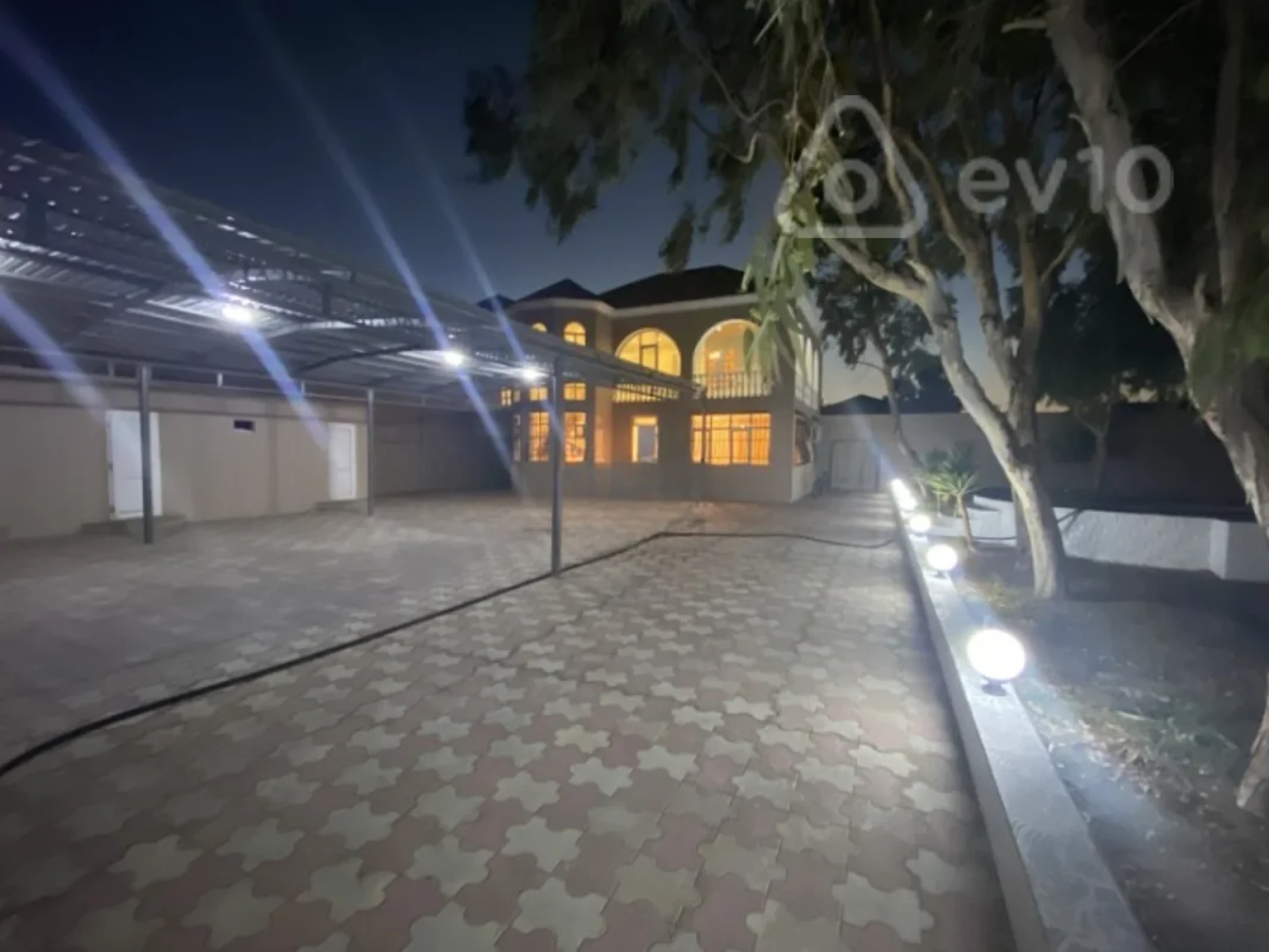 Satılır 4 otaqlı həyət evi 160 m²
