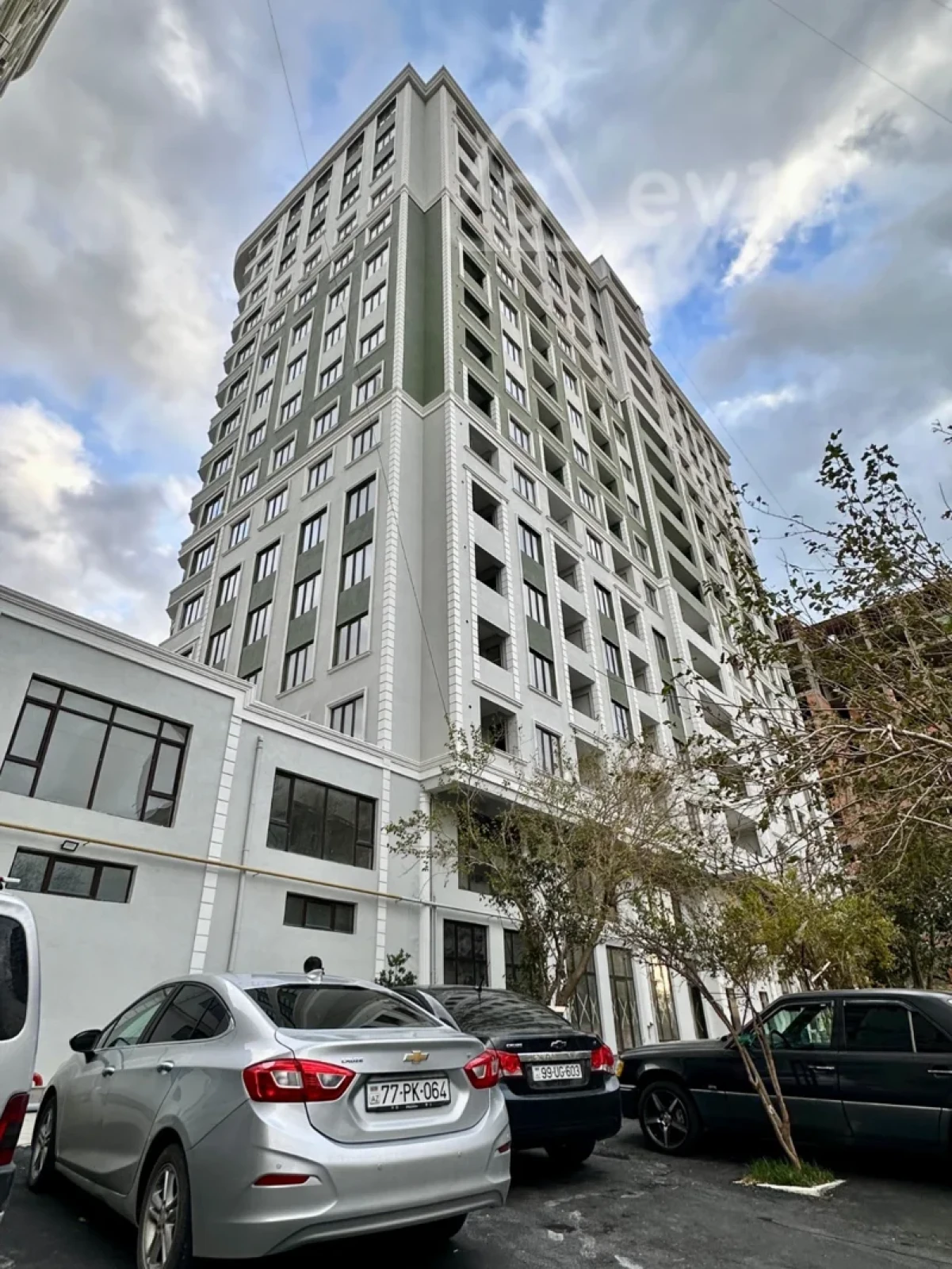 Satılır 3 otaqlı yeni tikili 110 m²