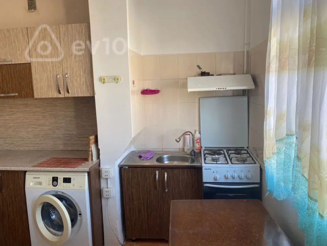 Kirayə verilir 2 otaqlı köhnə tikili 60 m²