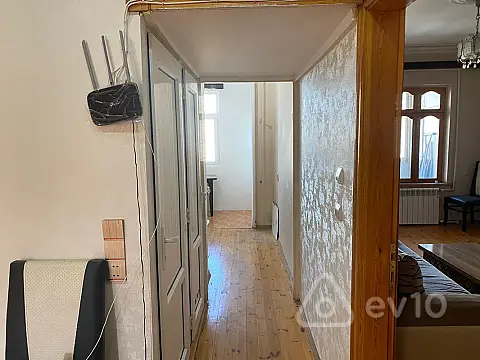 Kirayə verilir 2 otaqlı köhnə tikili 60 m²