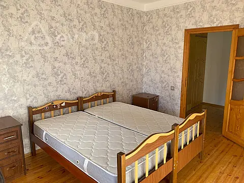 Kirayə verilir 2 otaqlı köhnə tikili 60 m²