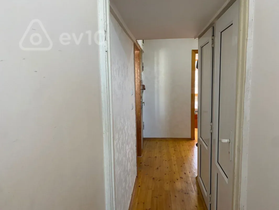 Kirayə verilir 2 otaqlı köhnə tikili 60 m²