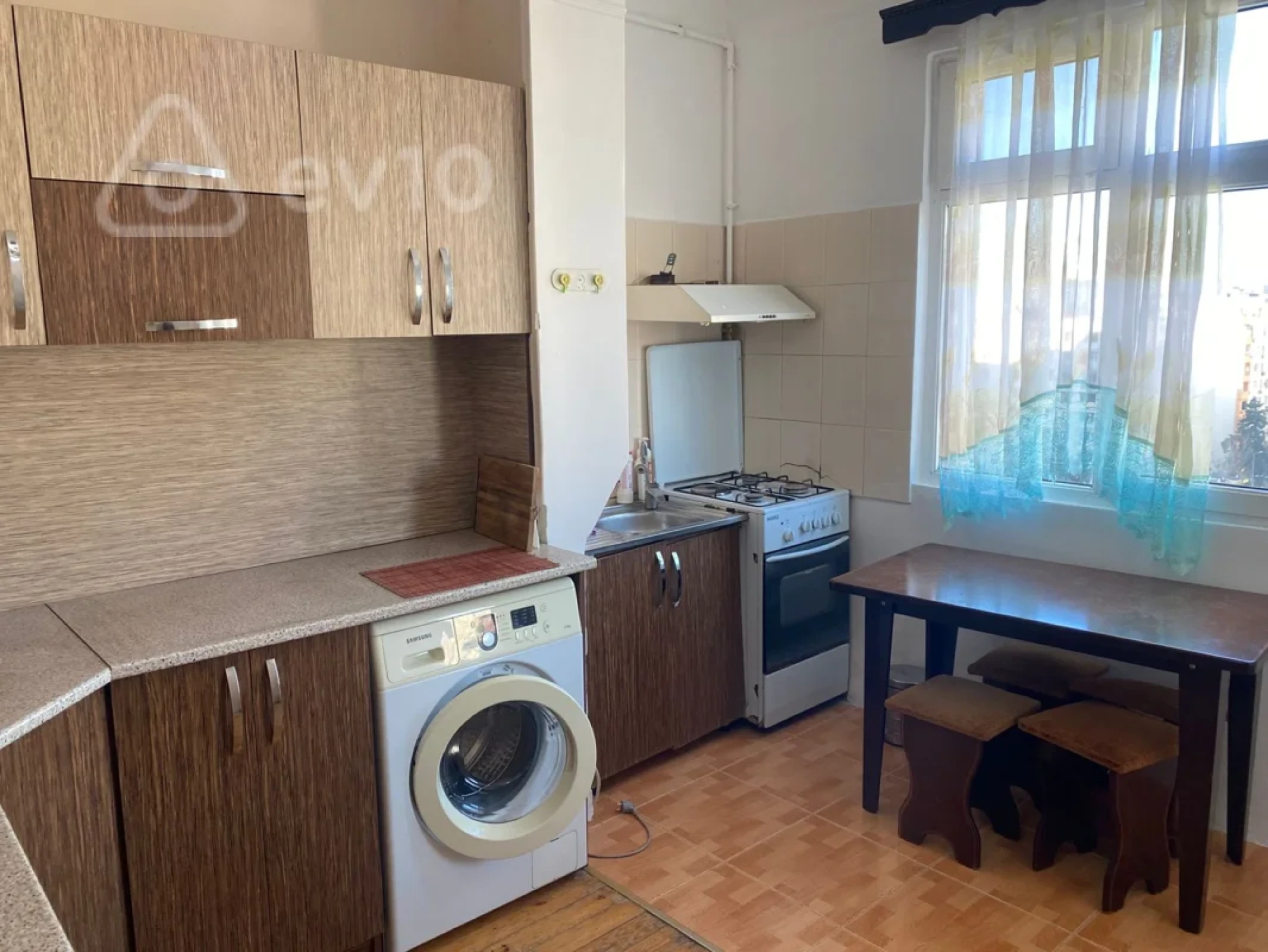 Kirayə verilir 2 otaqlı köhnə tikili 60 m²