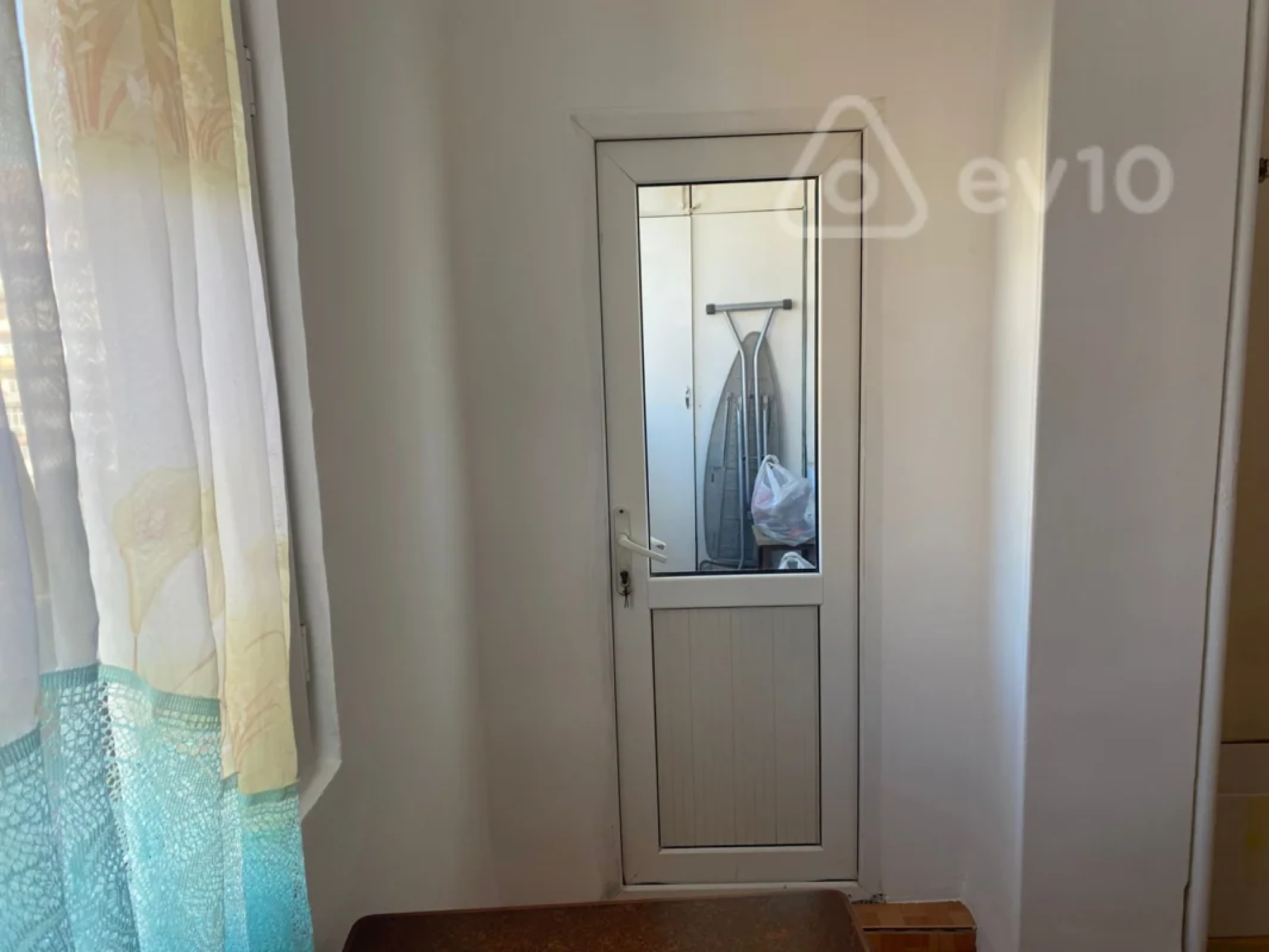 Kirayə verilir 2 otaqlı köhnə tikili 60 m²