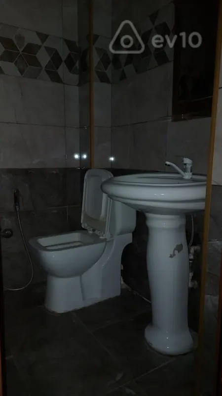 Kirayə verilir 3 otaqlı köhnə tikili 80 m²