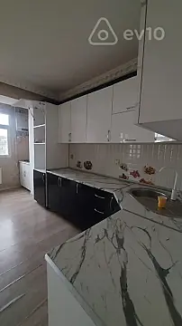 Kirayə verilir 3 otaqlı köhnə tikili 80 m²