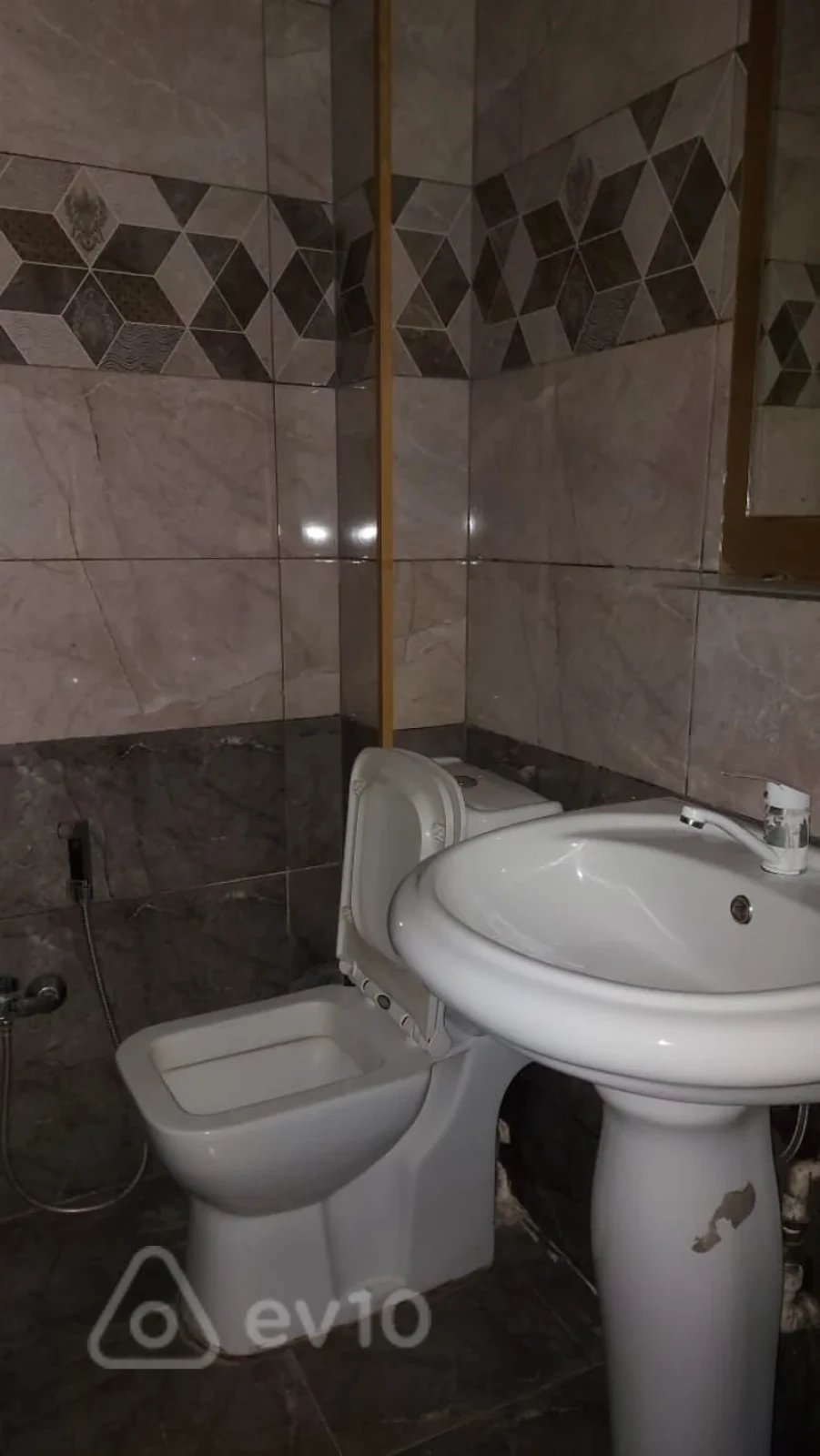 Kirayə verilir 3 otaqlı köhnə tikili 80 m²