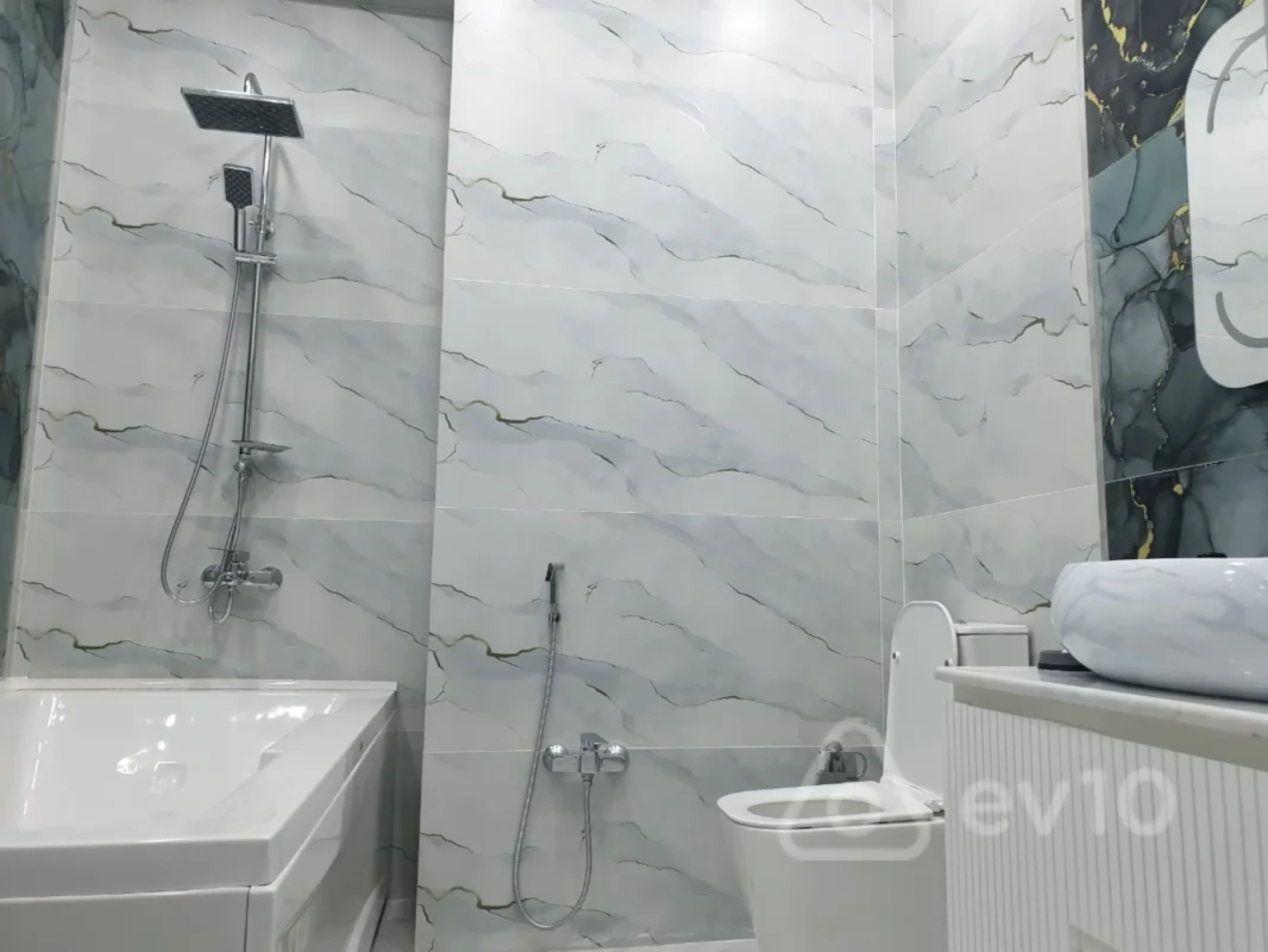 Kirayə verilir 3 otaqlı yeni tikili 140 m²