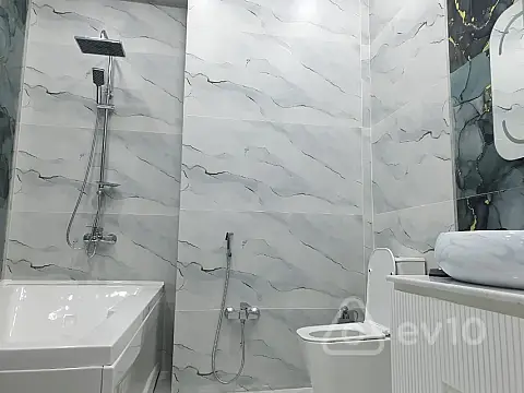 Kirayə verilir 3 otaqlı yeni tikili 140 m²