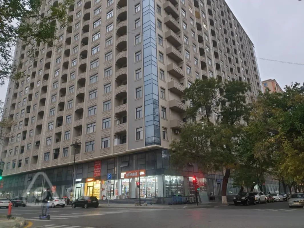 Kirayə verilir 3 otaqlı yeni tikili 140 m²