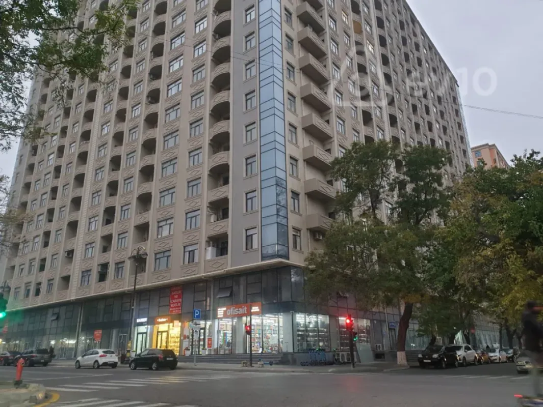 Kirayə verilir 3 otaqlı yeni tikili 140 m²
