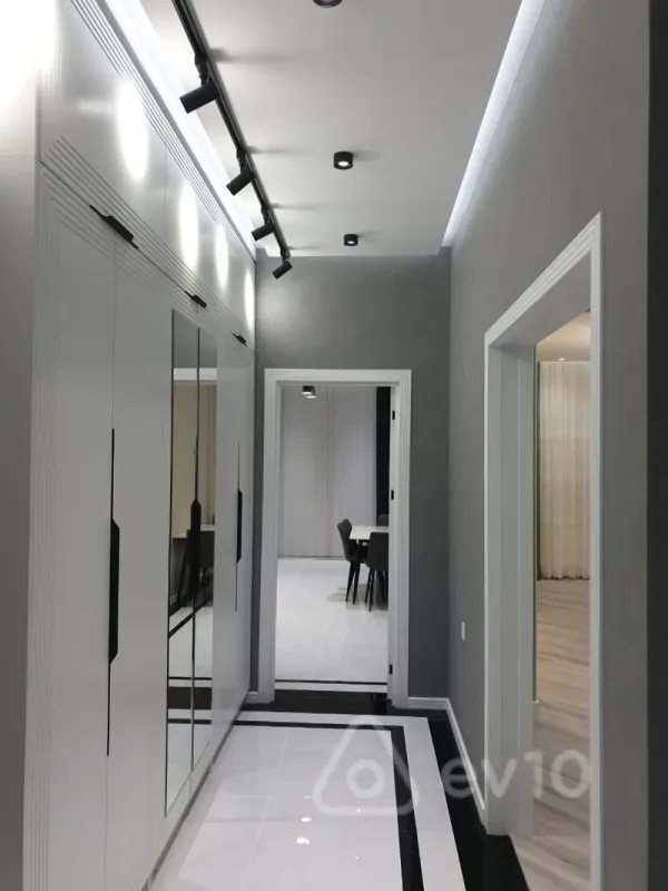 Kirayə verilir 3 otaqlı yeni tikili 140 m²