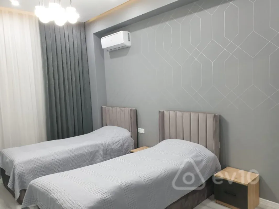 Kirayə verilir 3 otaqlı yeni tikili 140 m²