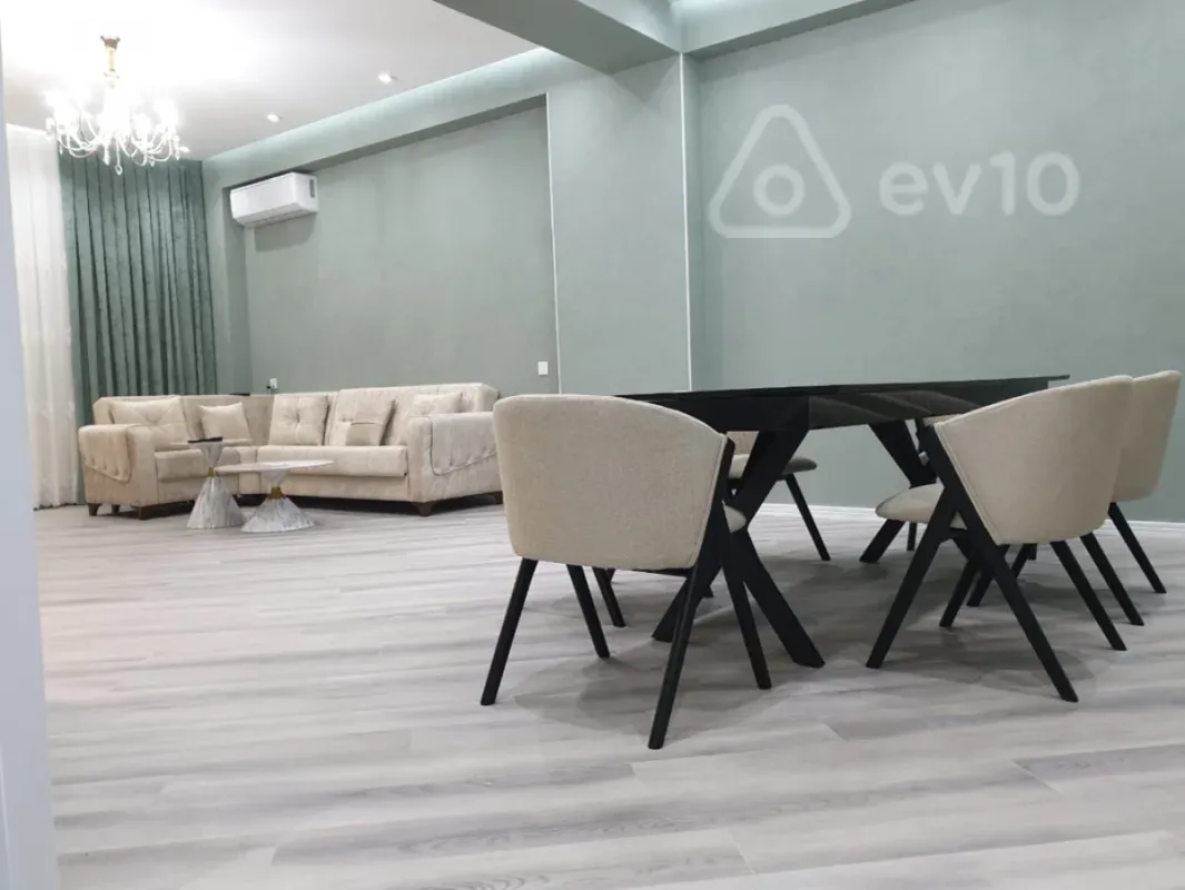 Kirayə verilir 3 otaqlı yeni tikili 140 m²