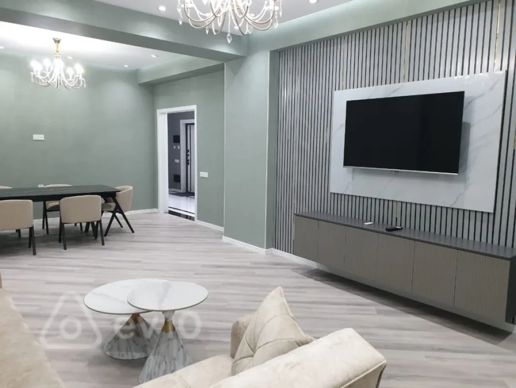 Kirayə verilir 3 otaqlı yeni tikili 140 m²