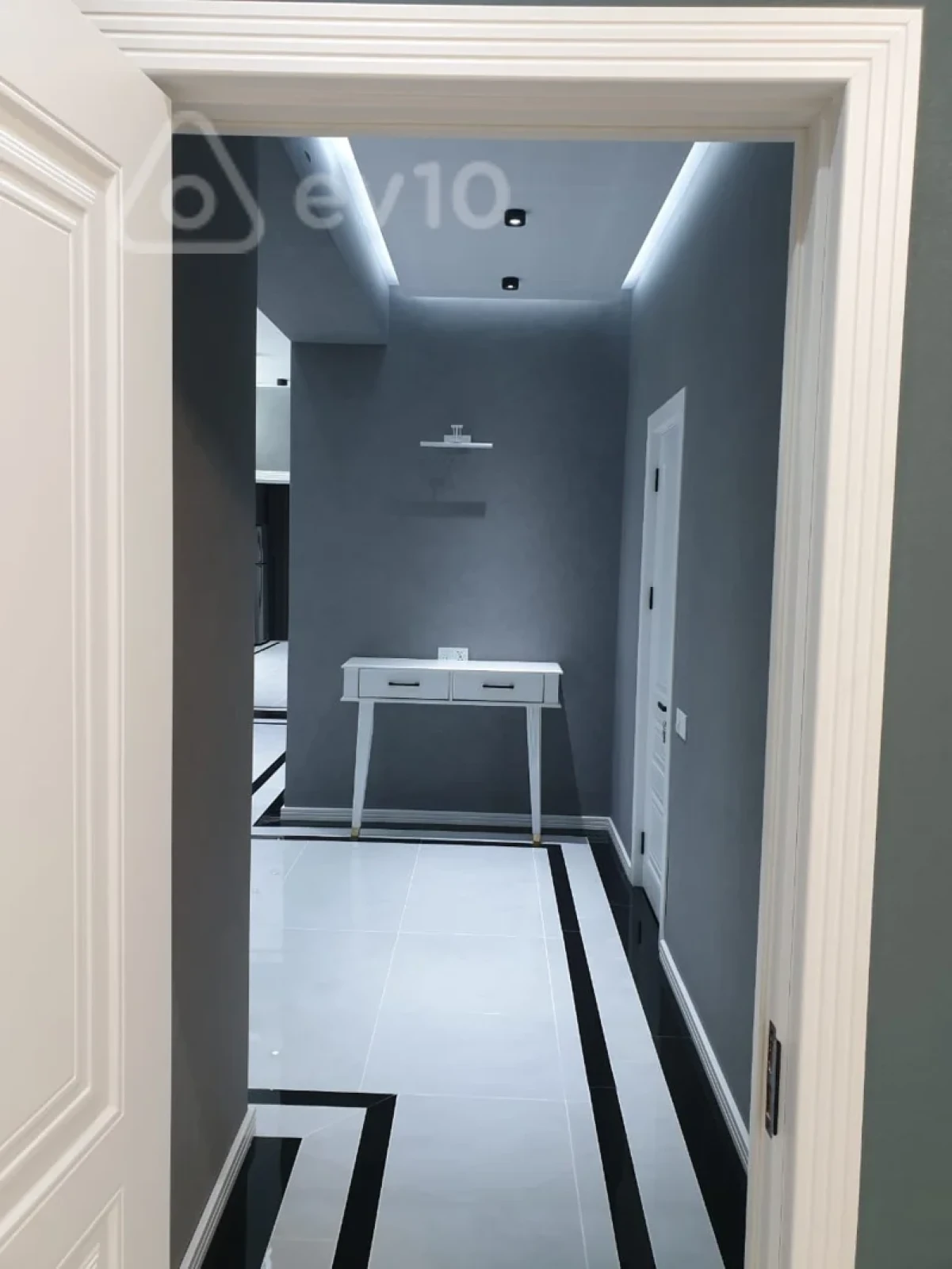 Kirayə verilir 3 otaqlı yeni tikili 140 m²