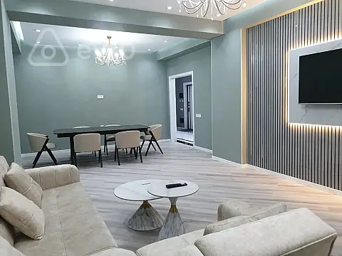 Kirayə verilir 3 otaqlı yeni tikili 140 m²
