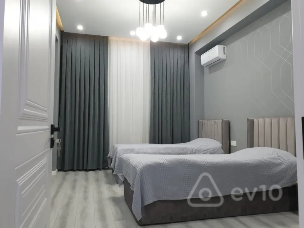 Kirayə verilir 3 otaqlı yeni tikili 140 m²