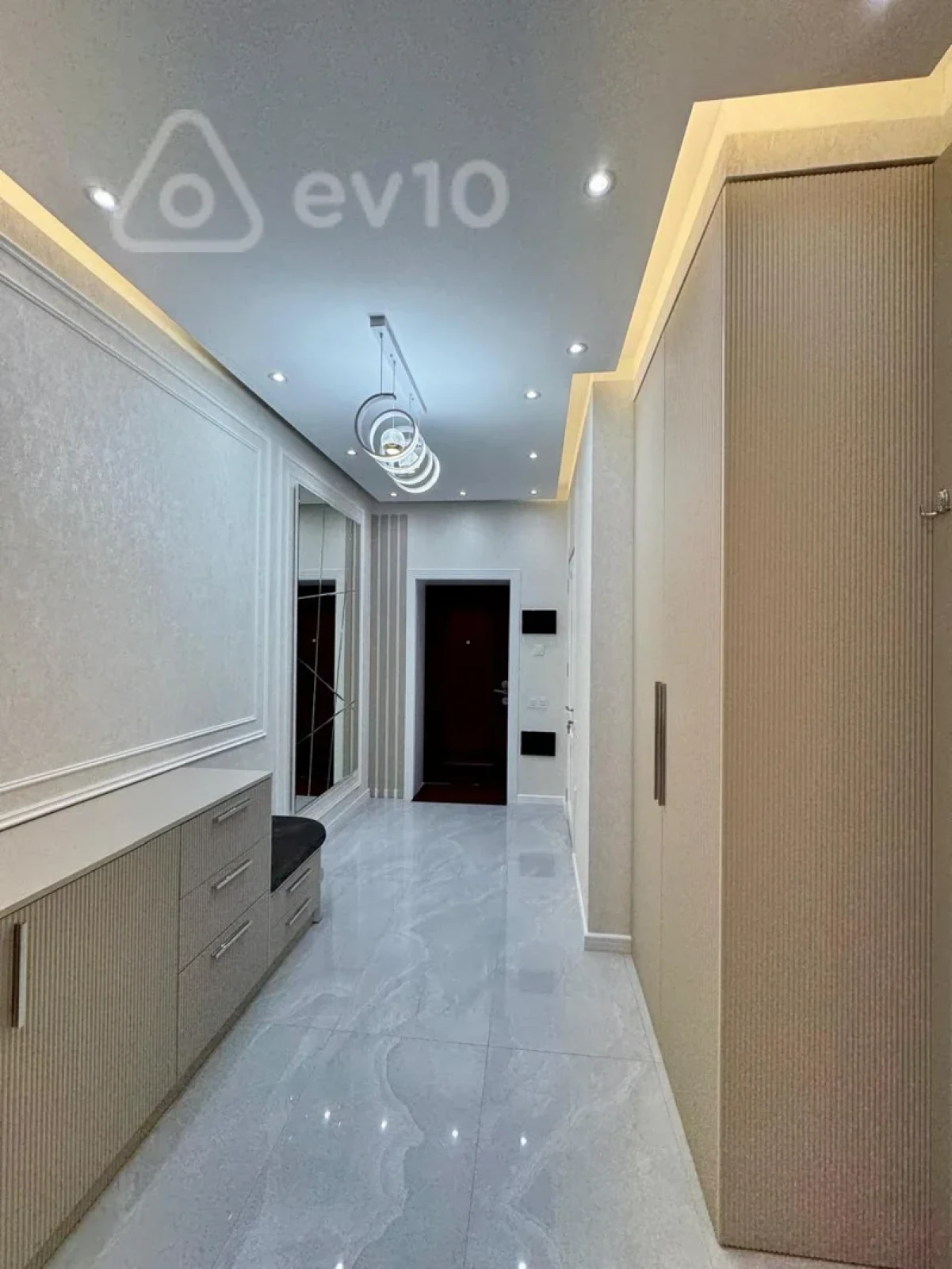 Satılır 2 otaqlı yeni tikili 70 m²