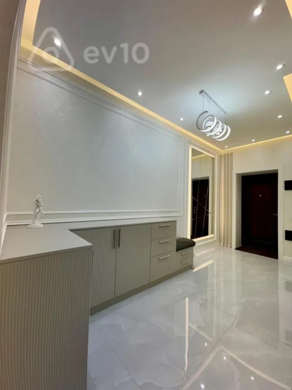 Satılır 2 otaqlı yeni tikili 70 m²