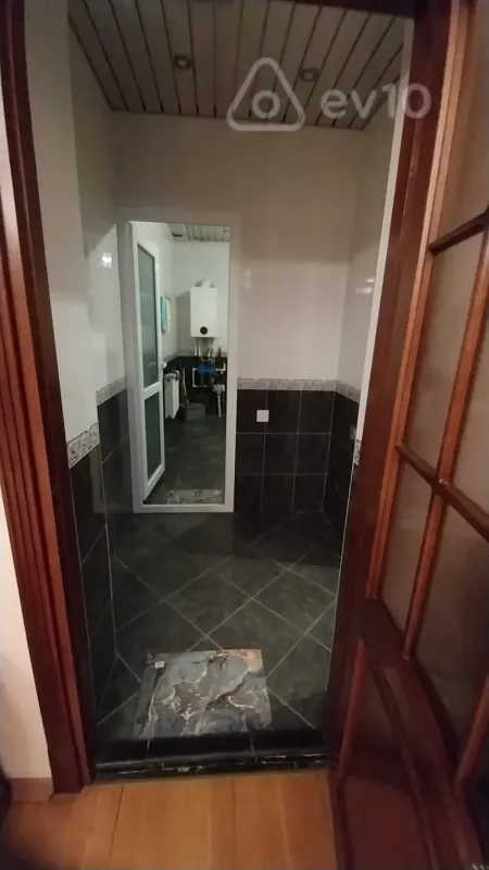 Kirayə verilir 4 otaqlı ofis 230 m²