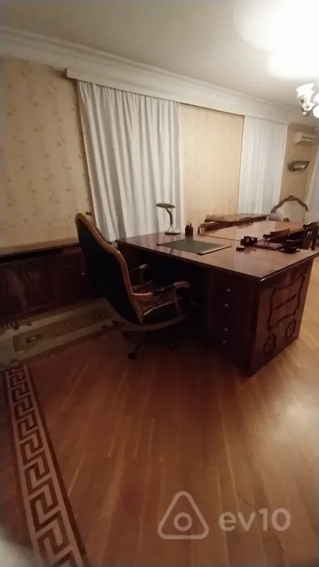 Kirayə verilir 4 otaqlı ofis 230 m²