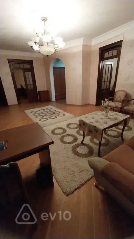 Kirayə verilir 4 otaqlı ofis 230 m²